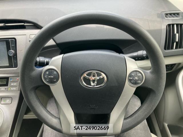 Toyota PRIUS 2012-07 8231358-14