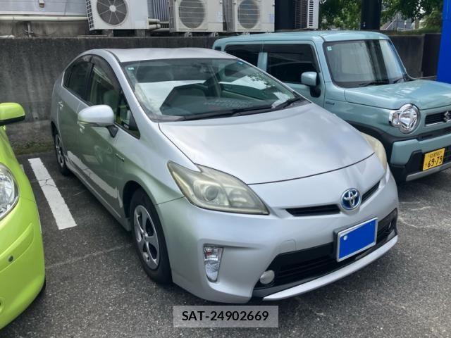 Toyota PRIUS 2012-07 8231358-1