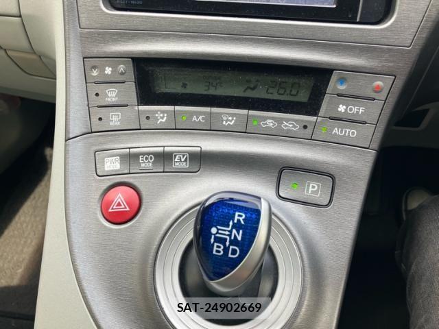 Toyota PRIUS 2012-07 8231358-19