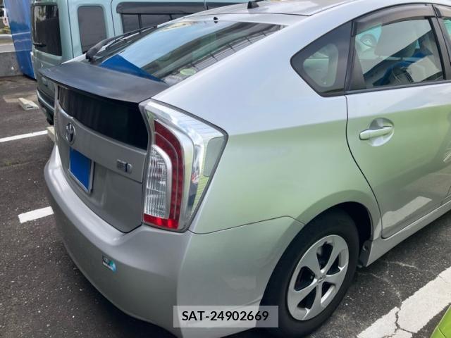 Toyota PRIUS 2012-07 8231358-2