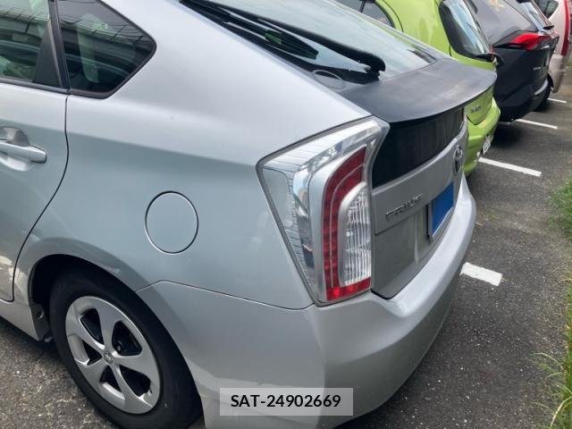 Toyota PRIUS 2012-07 8231358-3