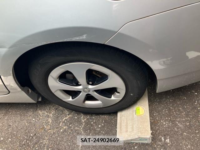 Toyota PRIUS 2012-07 8231358-6