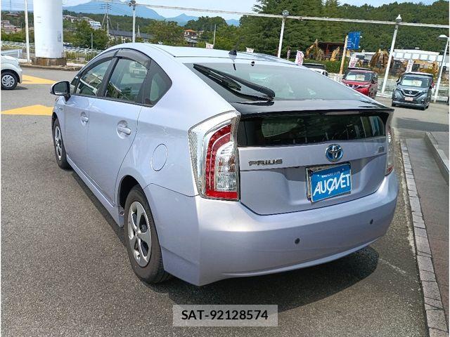 Toyota PRIUS 2014-03 8231348-1