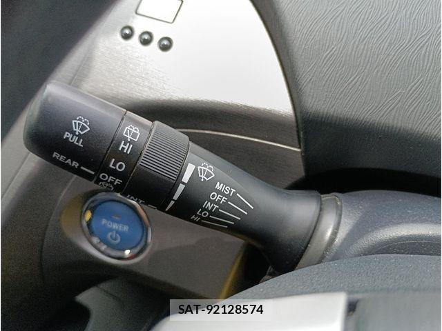 Toyota PRIUS 2014-03 8231348-19