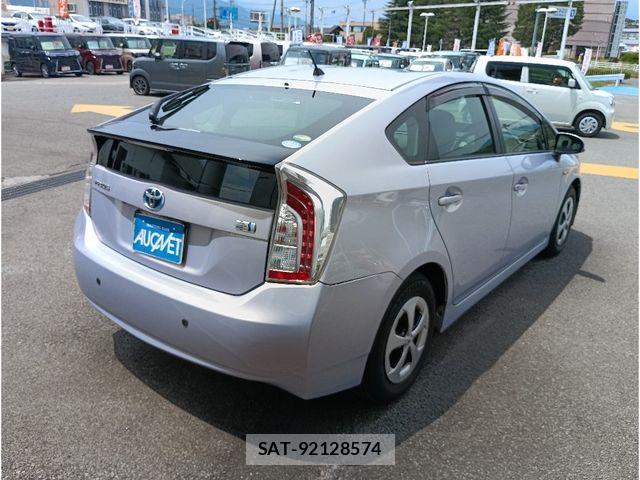 Toyota PRIUS 2014-03 8231348-24