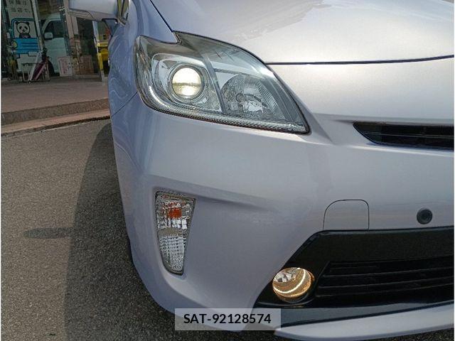 Toyota PRIUS 2014-03 8231348-25