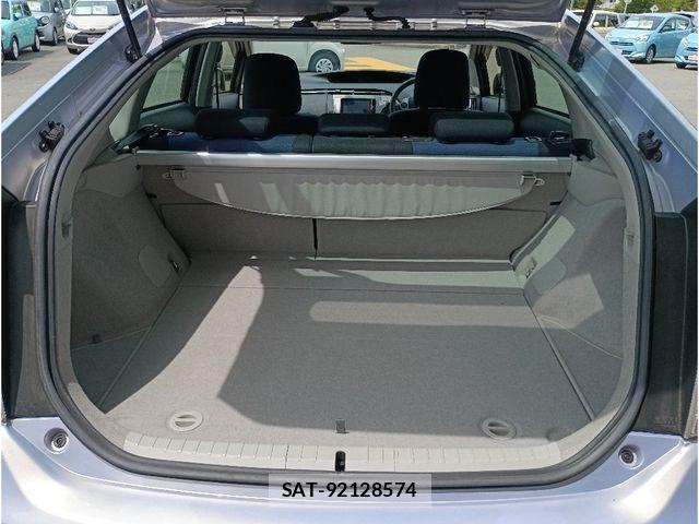 Toyota PRIUS 2014-03 8231348-5