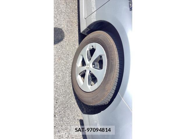 Toyota PRIUS 2012-02 8231359-1