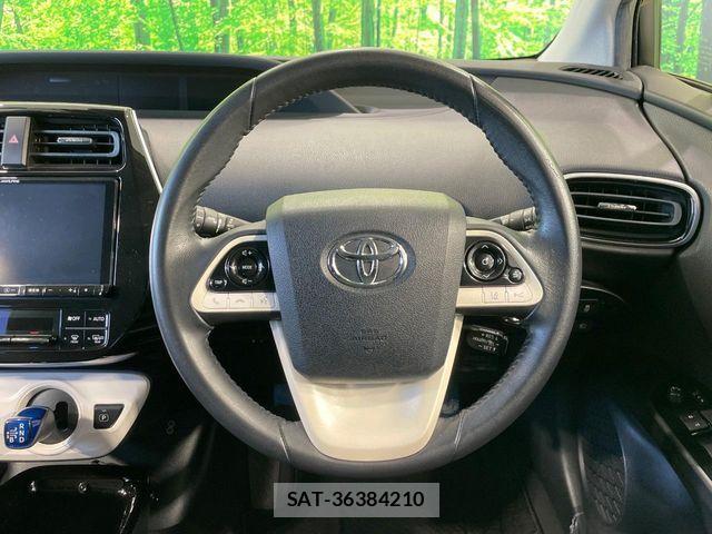 Toyota PRIUS 2017-01 8231335-10