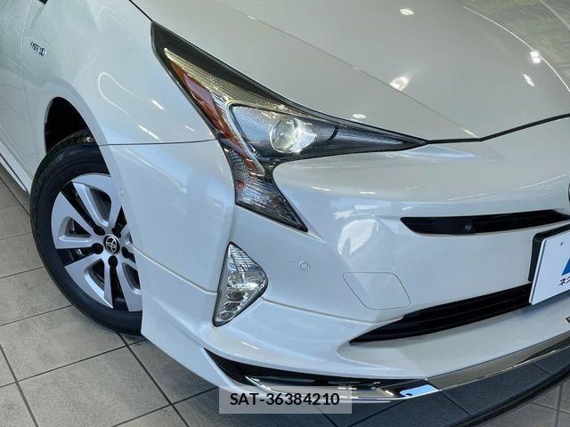 Toyota PRIUS 2017-01 8231335-11