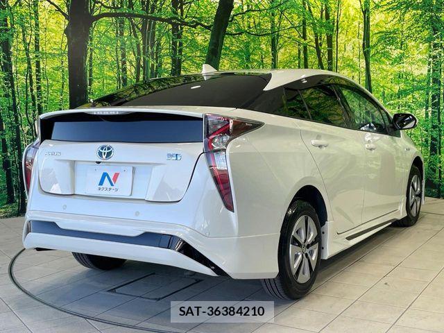 Toyota PRIUS 2017-01 8231335-16