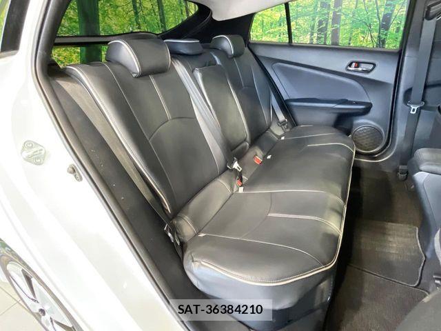Toyota PRIUS 2017-01 8231335-8