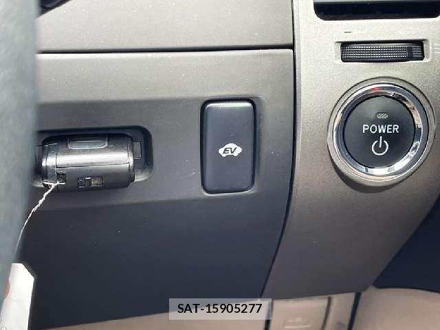 Toyota PRIUS 2004-02 8231349-4