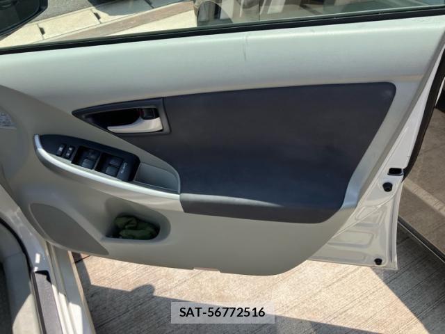 Toyota PRIUS 2010-08 8231357-11