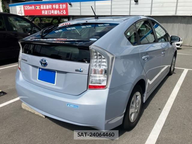 Toyota PRIUS 2010-04 8231367-1