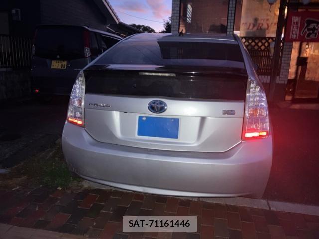 Toyota PRIUS 2010-11 8231374-1