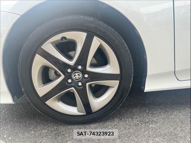 Toyota PRIUS 2019-11 8231333-11