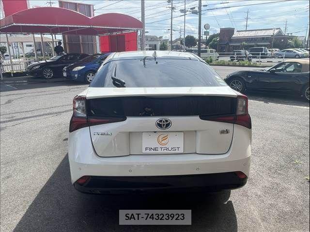 Toyota PRIUS 2019-11 8231333-16