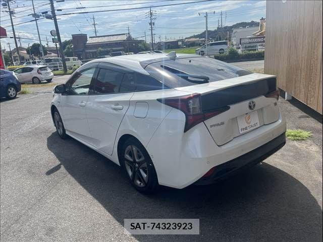 Toyota PRIUS 2019-11 8231333-17