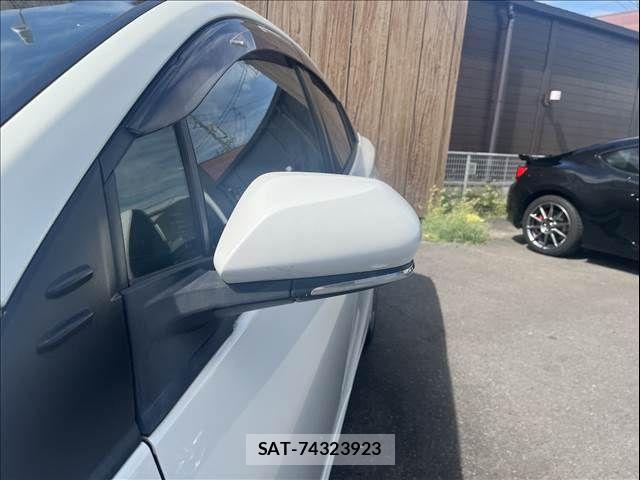 Toyota PRIUS 2019-11 8231333-23