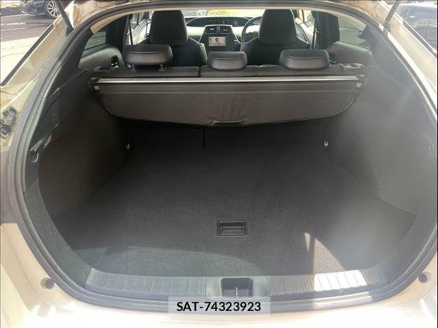 Toyota PRIUS 2019-11 8231333-8