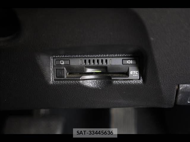 Toyota PRIUS 2019-02 8231330-15
