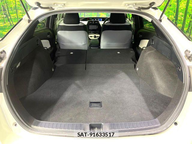 Toyota PRIUS 2017-08 8246378-10