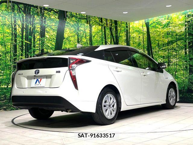 Toyota PRIUS 2017-08 8246378-17