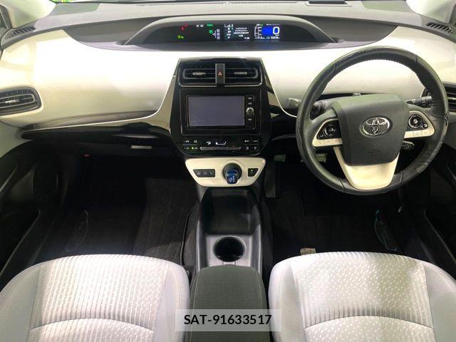 Toyota PRIUS 2017-08 8246378-2