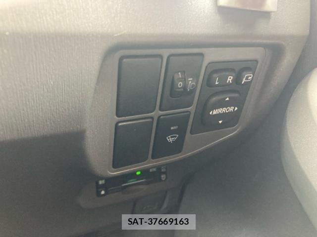 Toyota PRIUS 2010-09 8246411-8