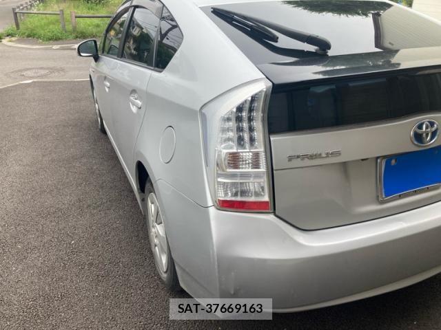 Toyota PRIUS 2010-09 8246411-1
