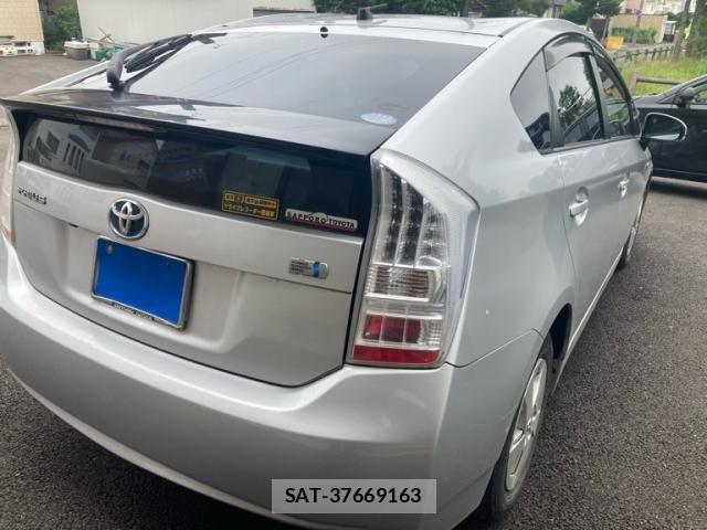 Toyota PRIUS 2010-09 8246411-2