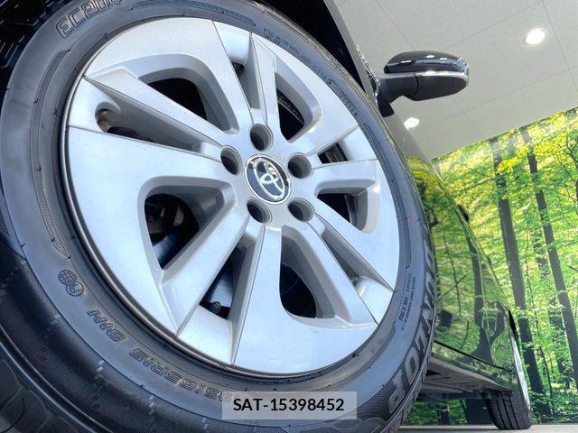 Toyota PRIUS 2018-06 8246379-12