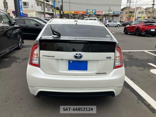Toyota PRIUS 2012-03 8246400-3