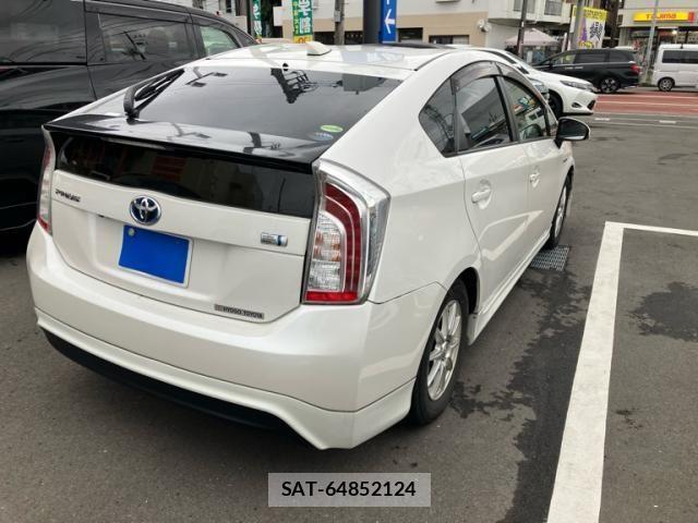 Toyota PRIUS 2012-03 8246400-5