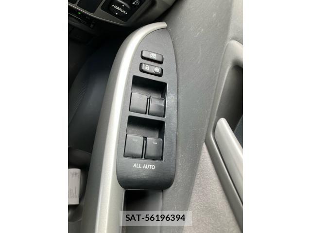 Toyota PRIUS 2011-01 8246407-16