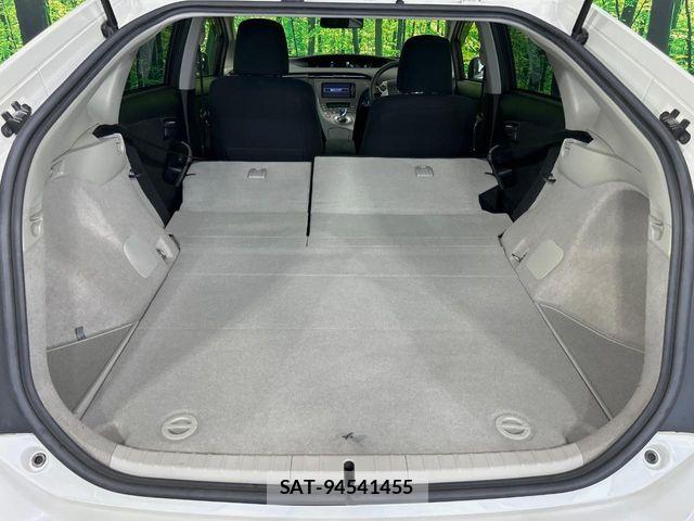 Toyota PRIUS 2013-06 8246386-9