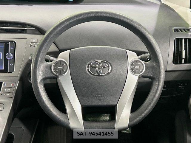 Toyota PRIUS 2013-06 8246386-10