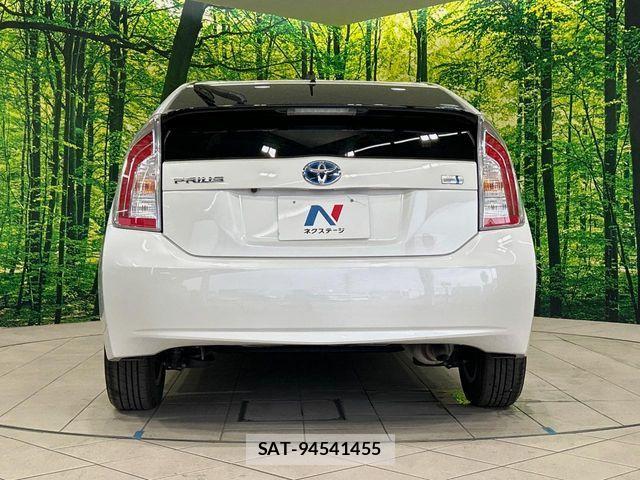 Toyota PRIUS 2013-06 8246386-14