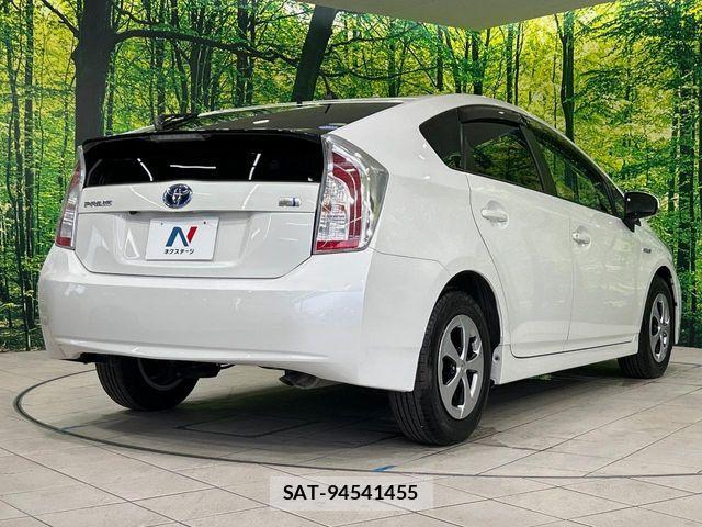 Toyota PRIUS 2013-06 8246386-16