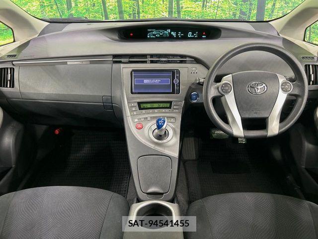 Toyota PRIUS 2013-06 8246386-1