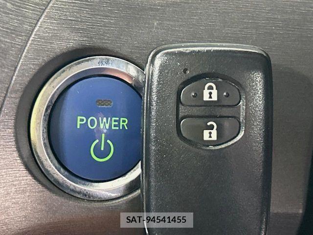 Toyota PRIUS 2013-06 8246386-5