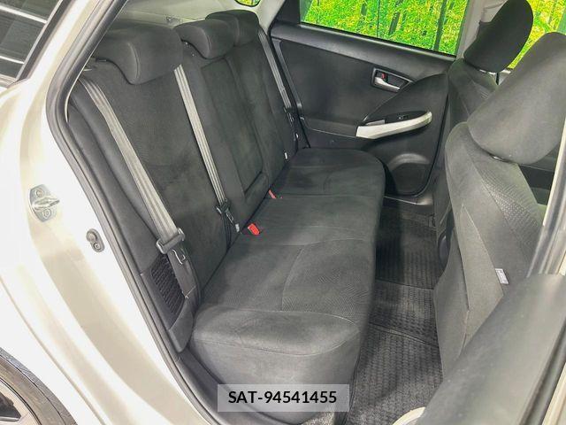 Toyota PRIUS 2013-06 8246386-8