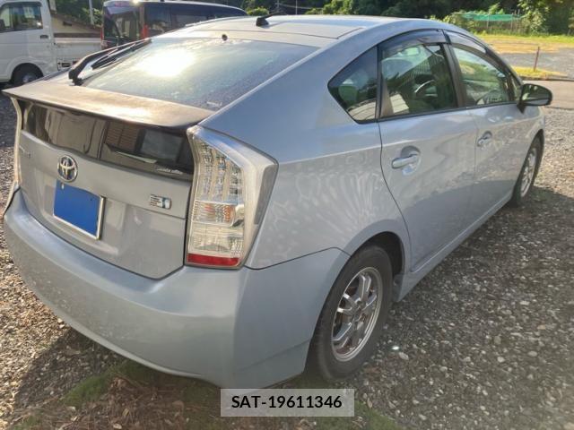 Toyota PRIUS 2009-07 8246410-9