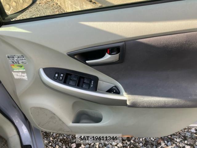 Toyota PRIUS 2009-07 8246410-12