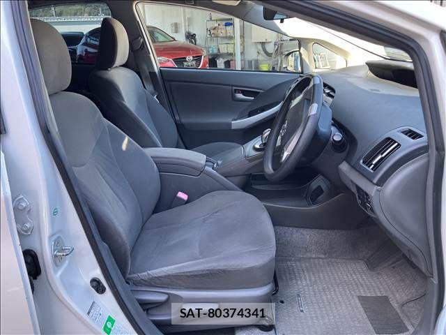 Toyota PRIUS 2011-08 8246394-10