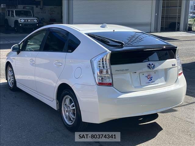 Toyota PRIUS 2011-08 8246394-16