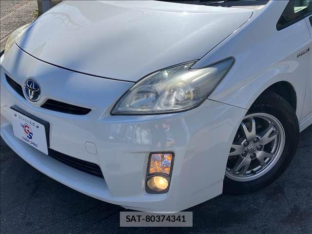 Toyota PRIUS 2011-08 8246394-17