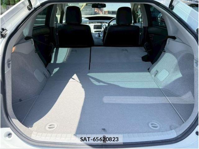 Toyota PRIUS 2015-03 8246398-11