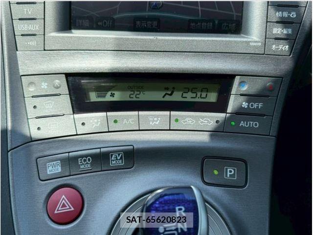 Toyota PRIUS 2015-03 8246398-17